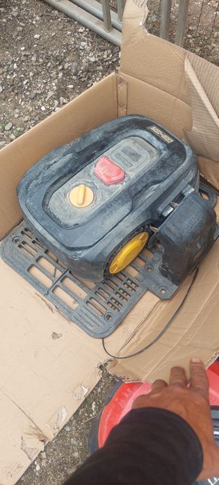 Robot de tuns iarba