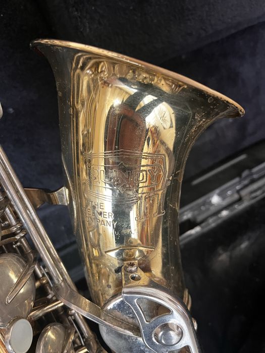 Saxofon  de vinzare mai mute detali la telefon