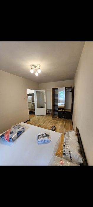 Închiriez apartament 2 camere mobilat și utilat.