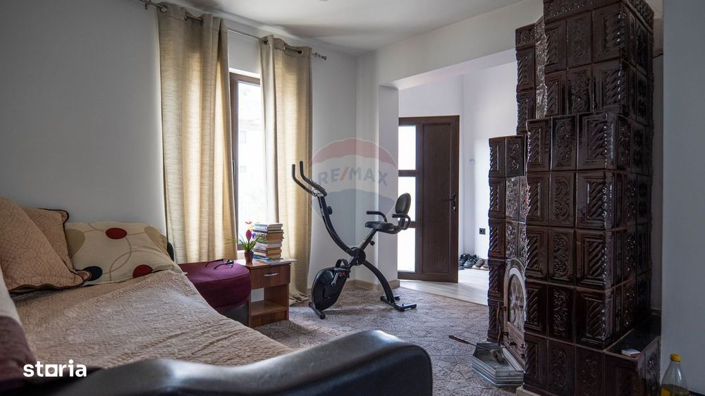 Vanzare vila si spațiu comercial, gradina si garaj-zona Corbii Mari