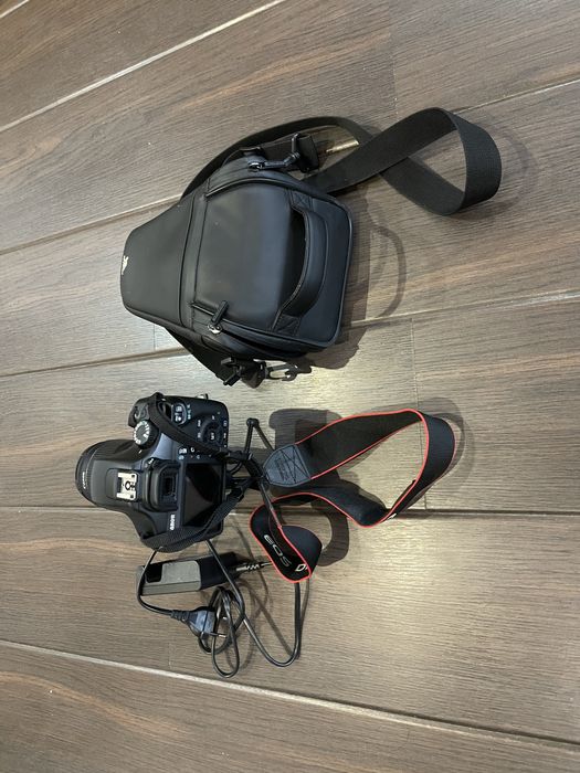 Фотоапарта Canon EOS 1100D и oбектив 18-55mm