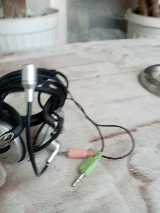 Слушалки с микрофон EMTEC