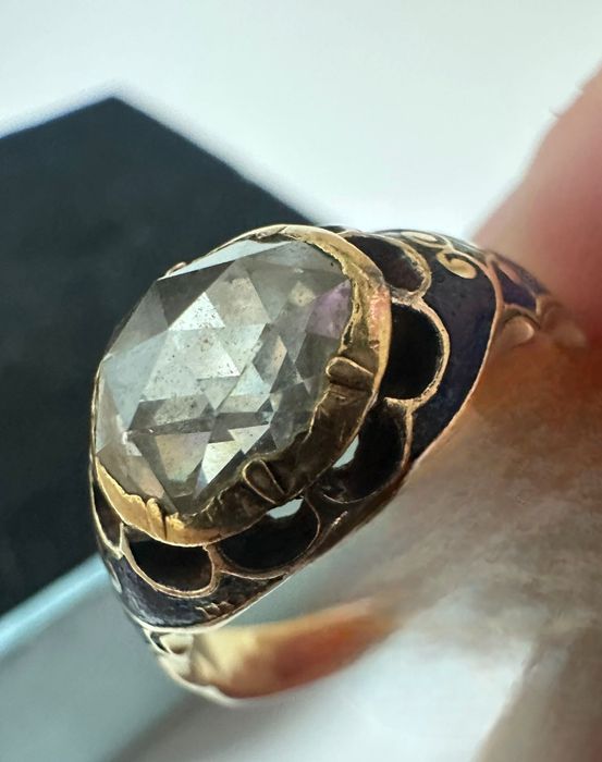 Inel cu diamant natural- antic.