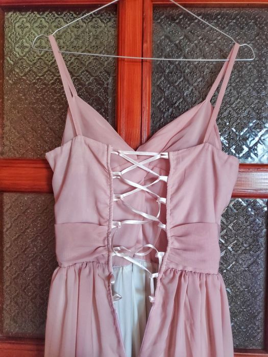 Нежна розова рокля