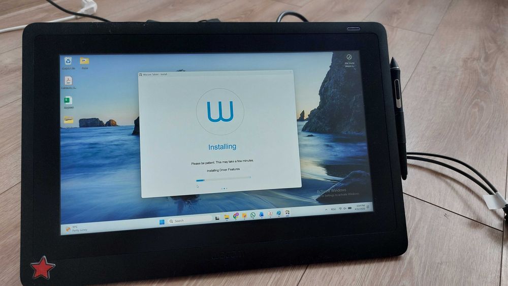 Tabletă grafică Cintique 16 wacom + montă VISA