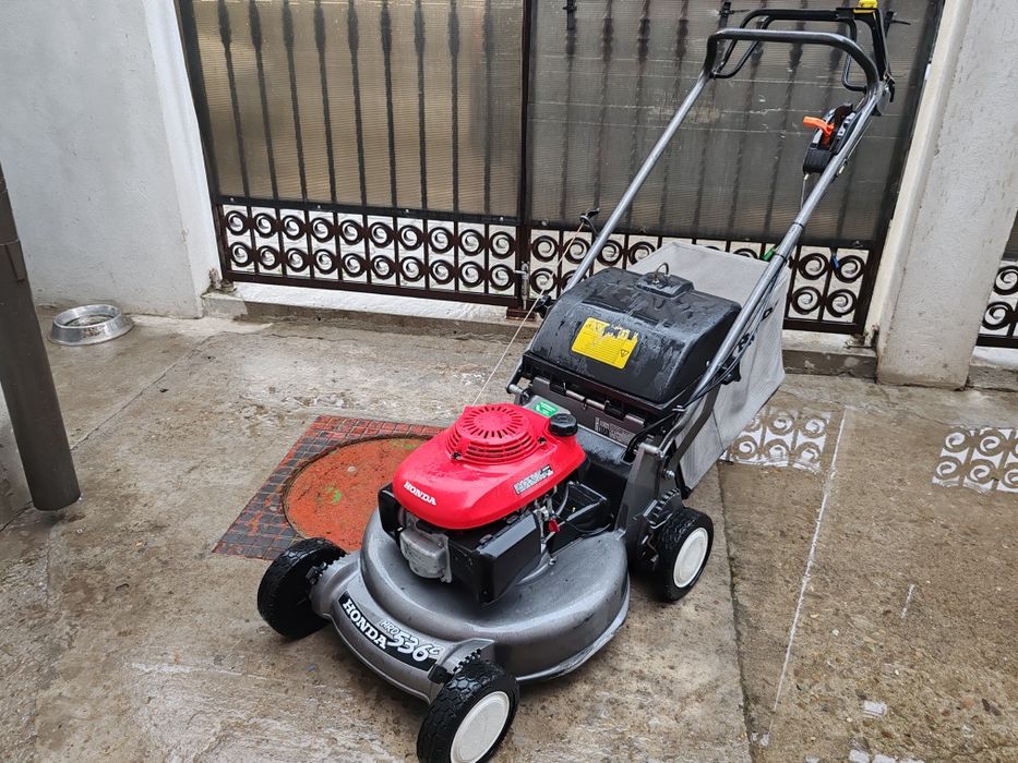 Mașină tuns iarba Honda HRD 536C, profesională