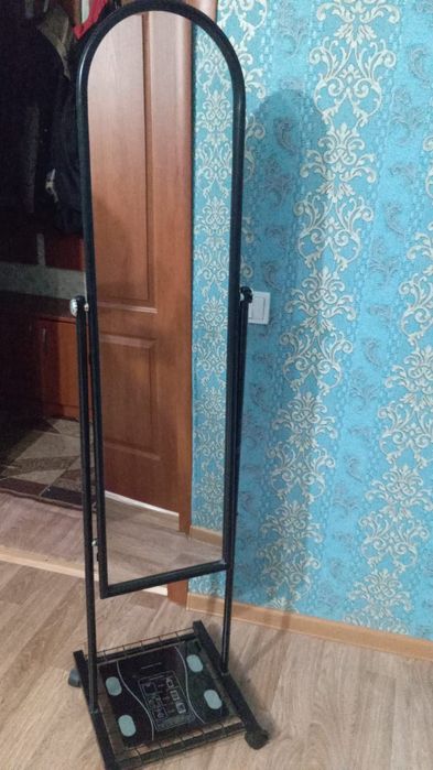 Продам зеркала напольный.