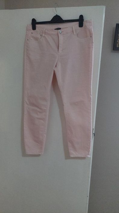 Розов панталон тип дънки