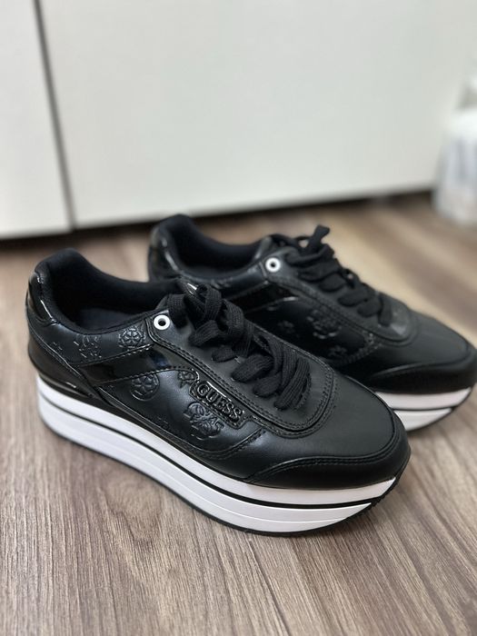 Vand adidasi Guess