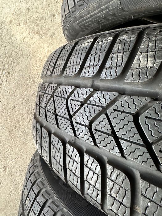 Anvelope de Iarna Pirelli 215/55R17 94H
