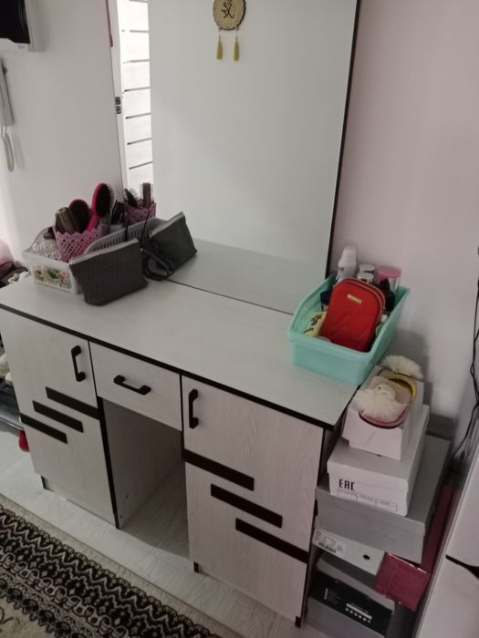 Спальня мебель почти новый