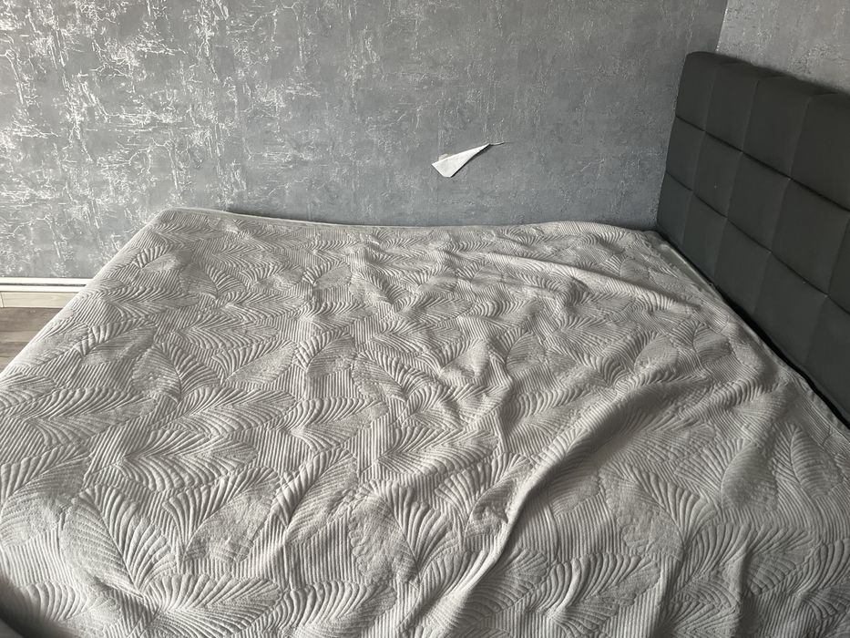 Кравать матрасом