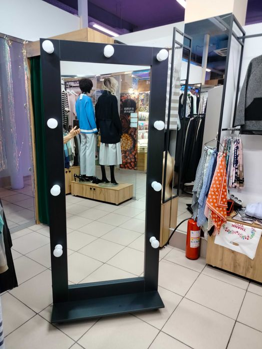 Зеркало с лампочками