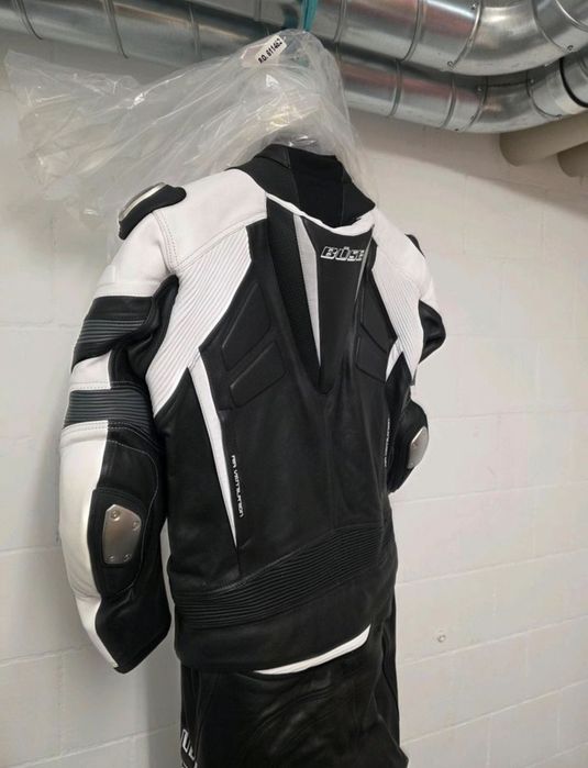Combinezon moto piele racing Buse. NOU 52. Costum moto racing cocoasa