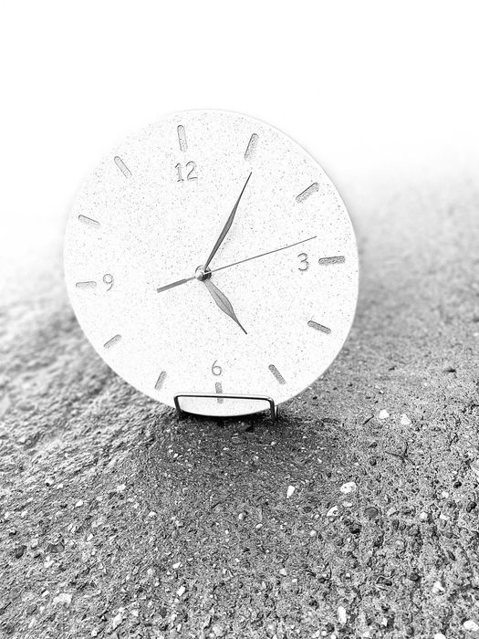 Ceas din marmura sau quartz compozit diferite modele si dimensiuni.