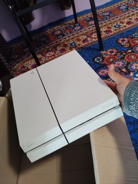 Playstation 4 sotiladi