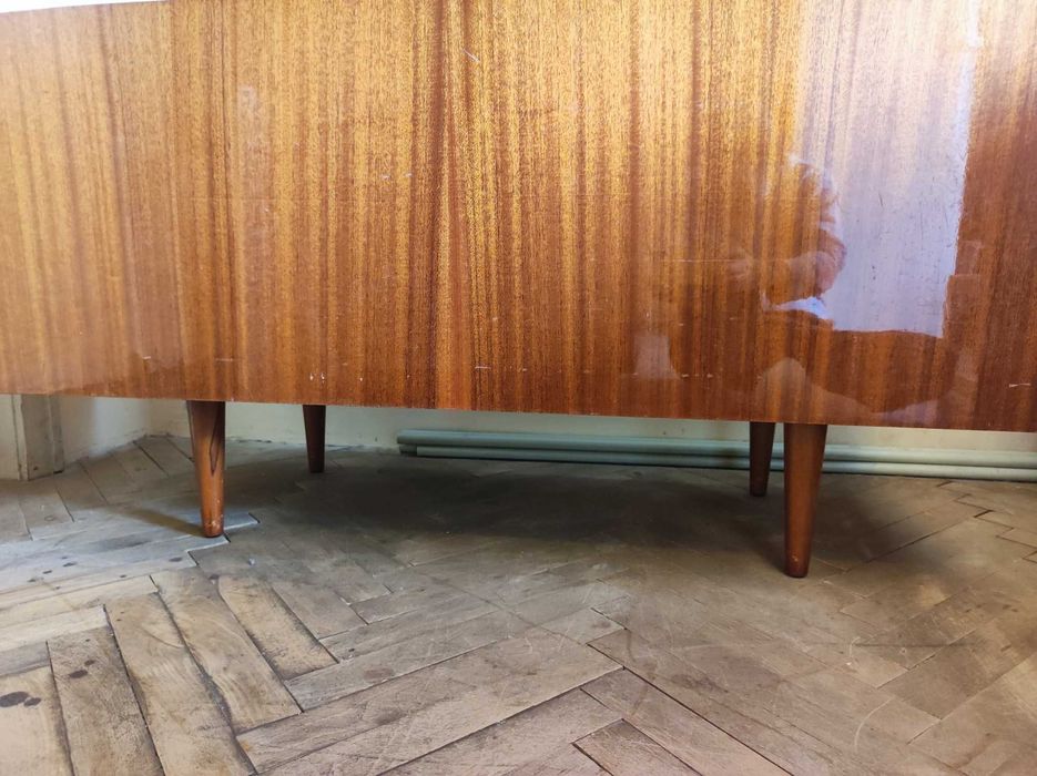 Стара ракла лакирана