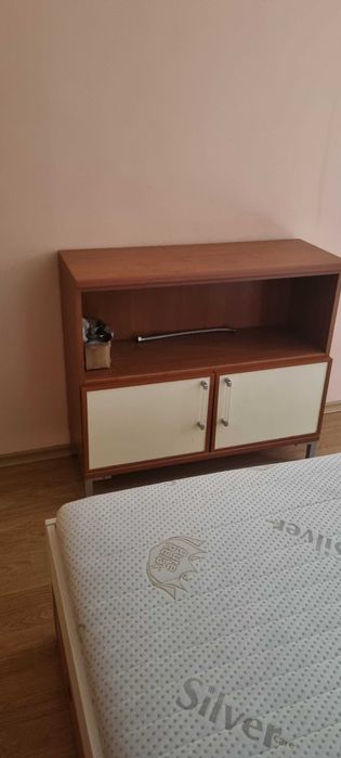 Мебели за спалня, легло, скрин, нощно шкафче, гардероб и шкафове