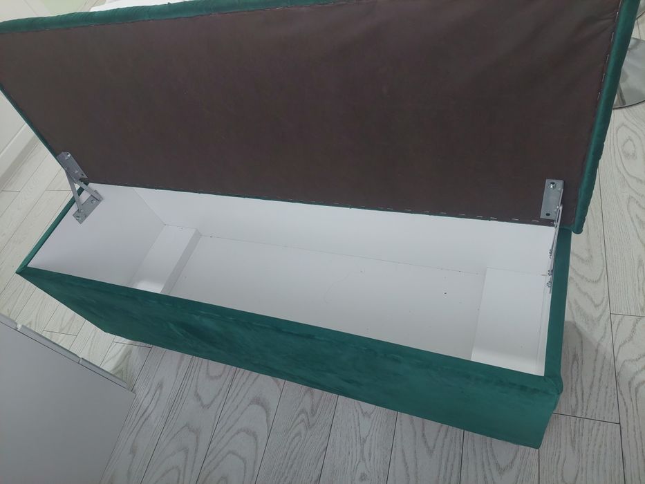 Vând bancheta fixa cu spatiu de depozitare verde
