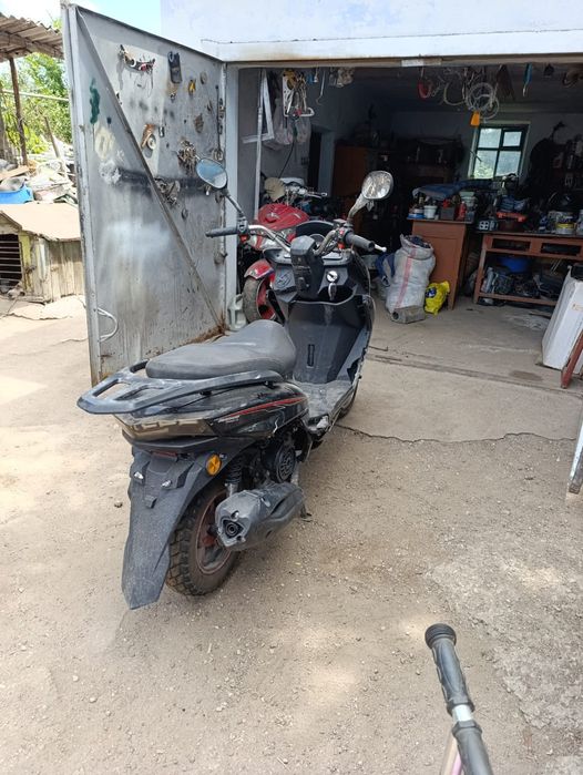 Продам скутер макси 150кубов