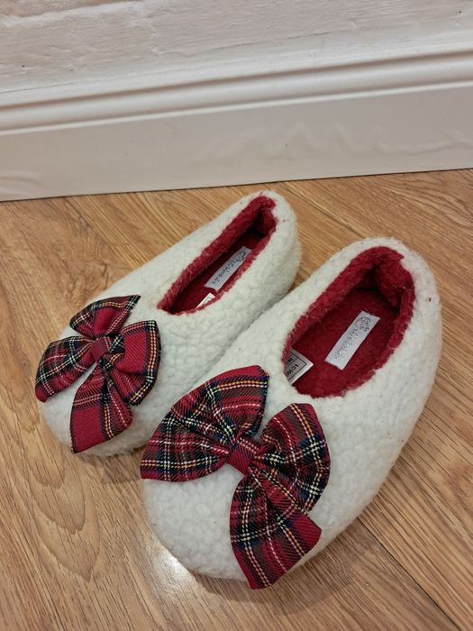 Продам тапочки детские для девочки