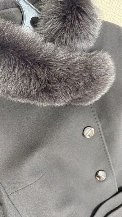 Продам пальто кашемир+песец ( Новое)