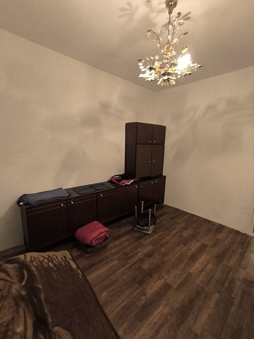 Дустлик 2.  2 х ком квартиру 4/9  площадь 70 м2. Балкон 2 на 6. Лифтов