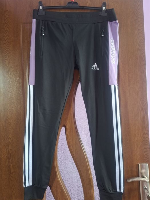 Vând Trening Damă Adidas Mărimea XL