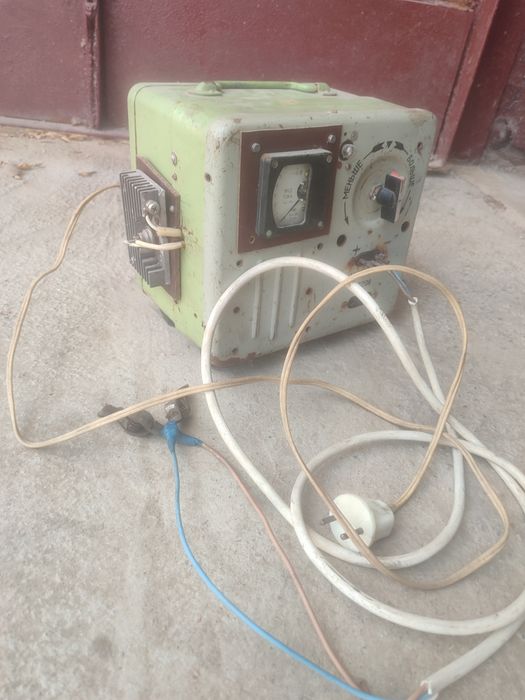 Продается зарядник для акамулятора