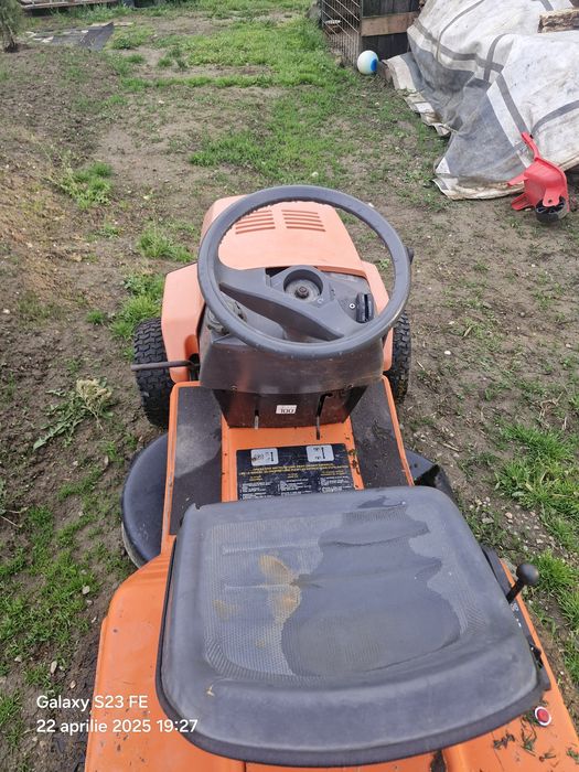 Tractorasi gazon
