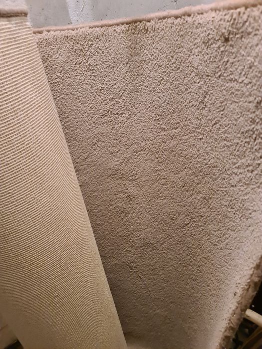 Продавам мокетна пътека килим