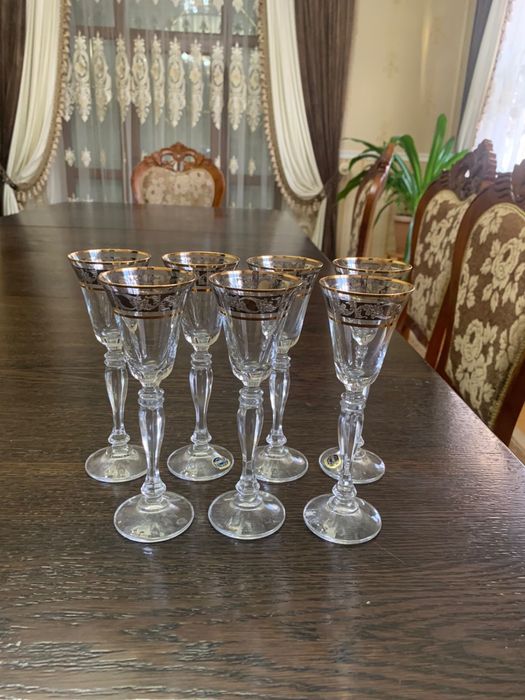 Набор бокалов и рюмок