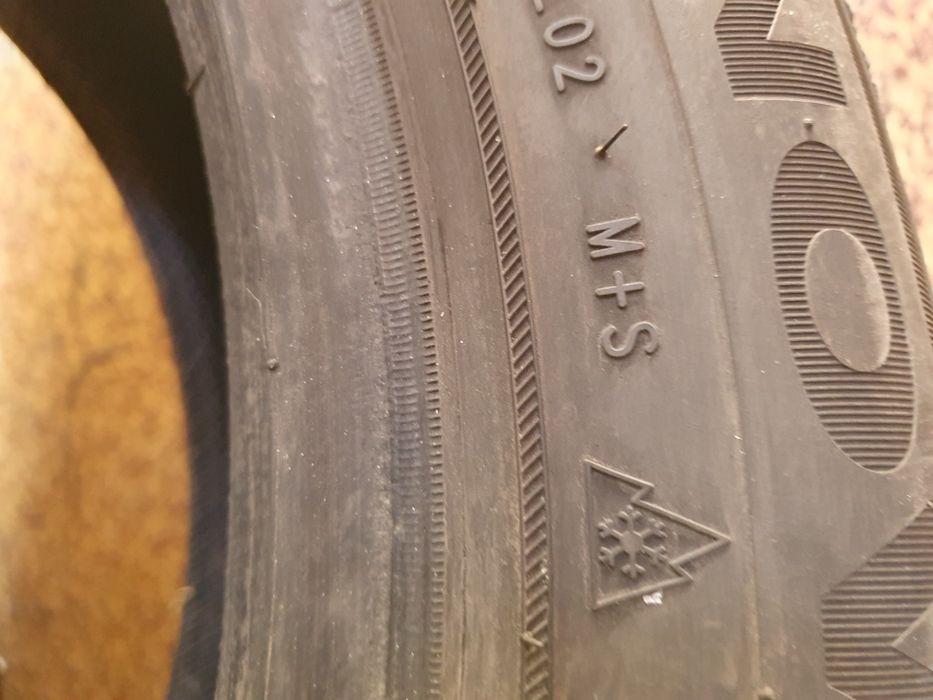 Авто гуми 225  55  18 2 бр.