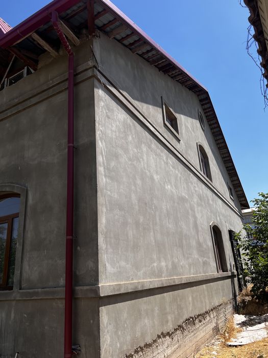 Сотилади.2 каватли.Сувни бўйида 75% битган ремонт