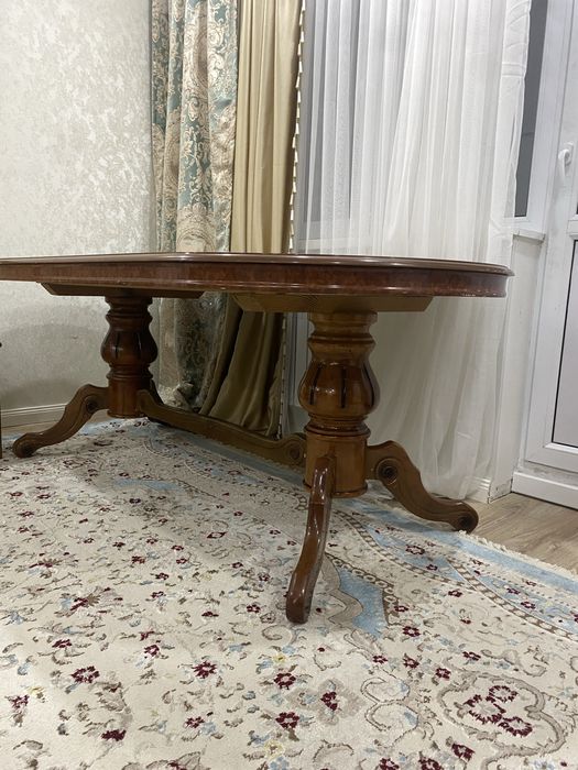 Стол  длят гостей