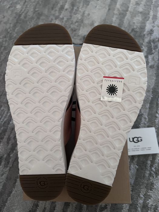 Papuci piele ugg