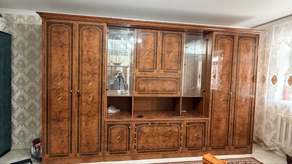 Сервант хорошего состояние