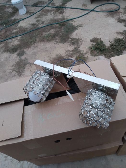 Екі люстра және айна сатамын