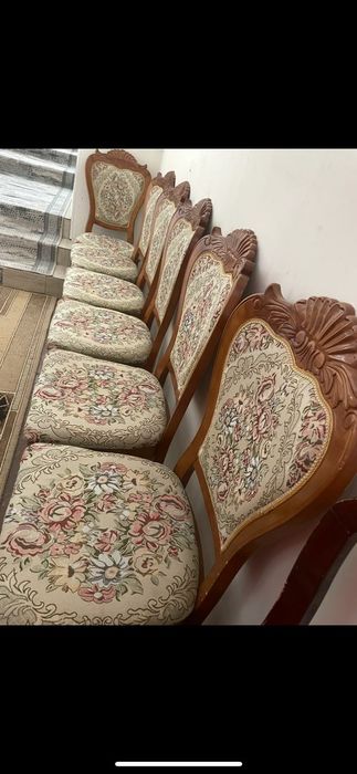 Продаётся стулья и стол