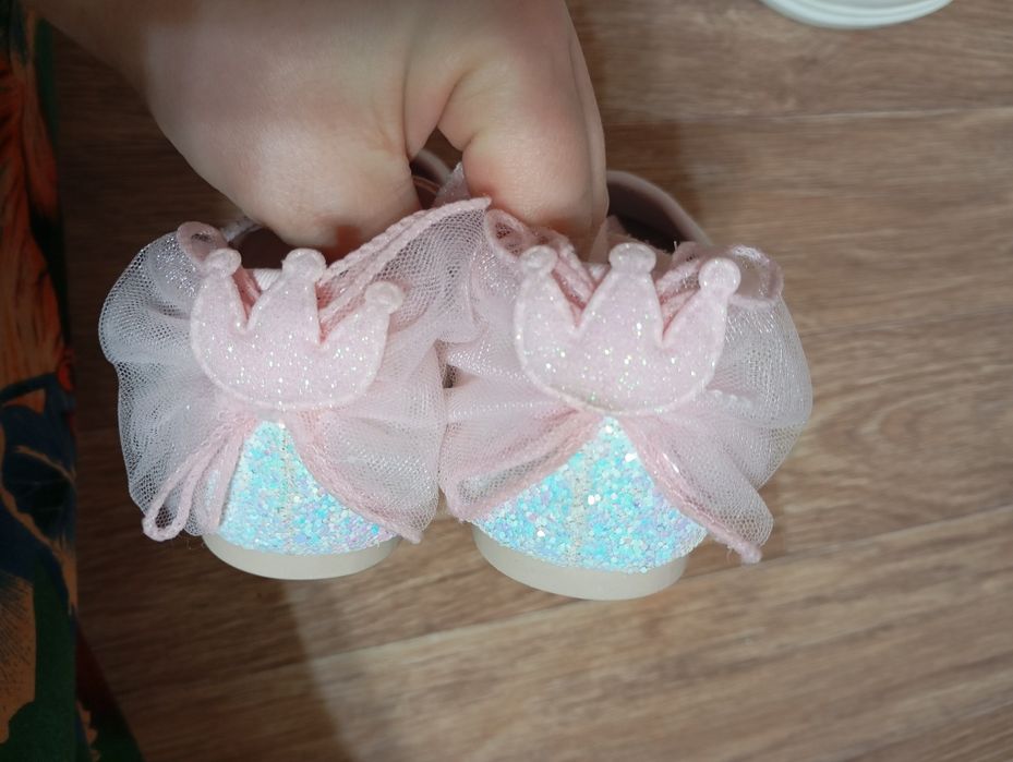 Продам обувь девочковую