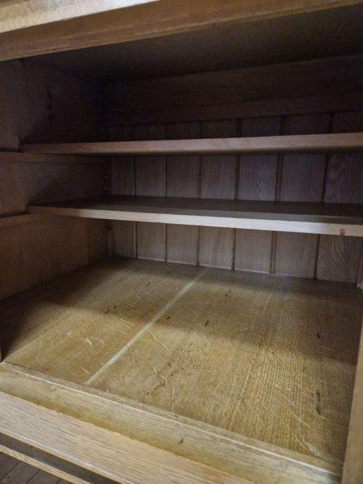 Старинен резбован шкаф с метален обков