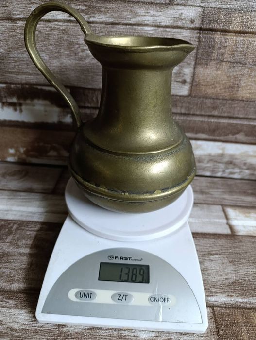 Плътна бронзова кана