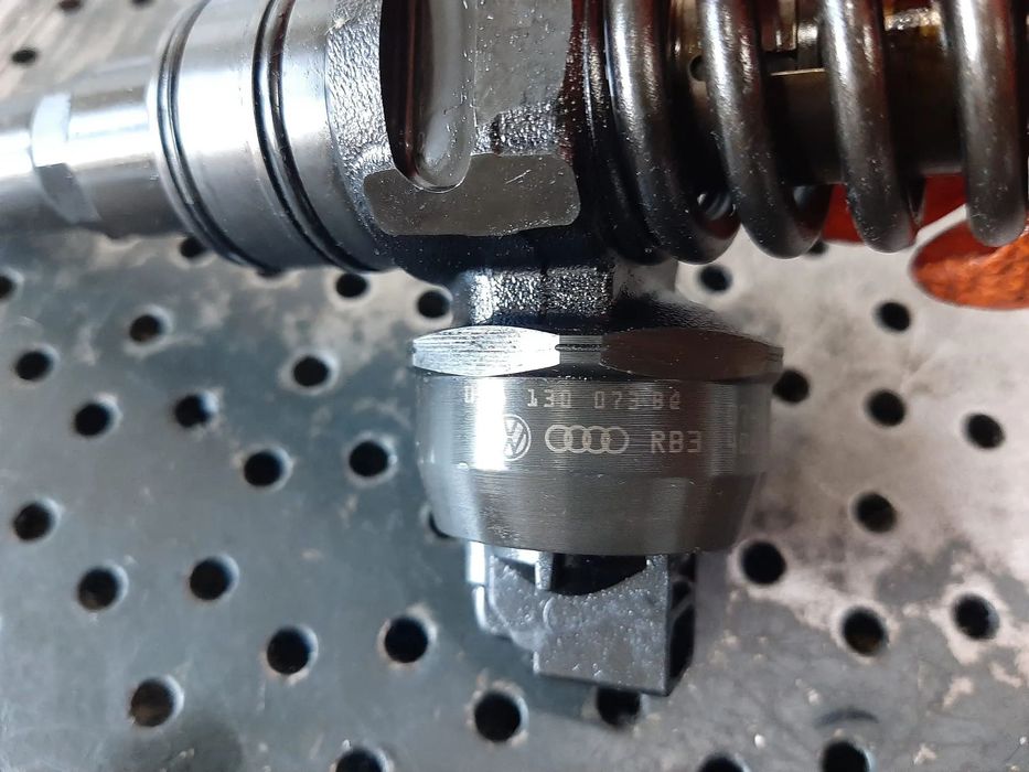 injector 2.0 tdi bmm bmp  audi a3 8p vw golf 5 touran skoda octavia 2 seat leon 038130073bq
