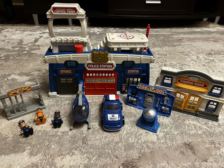 Игрушка полицейский участок