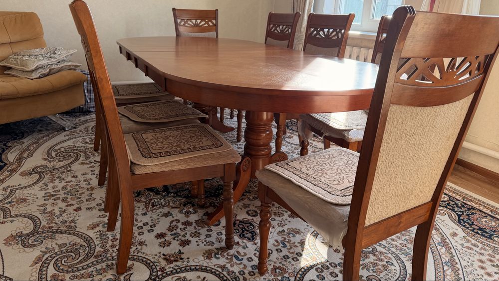 Стол, орындықтар сатылады!