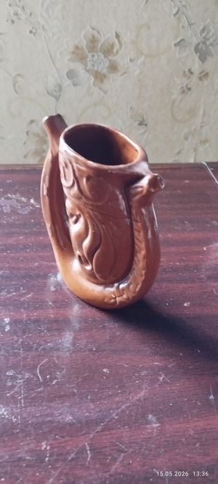 Кувшин и кувшинка
