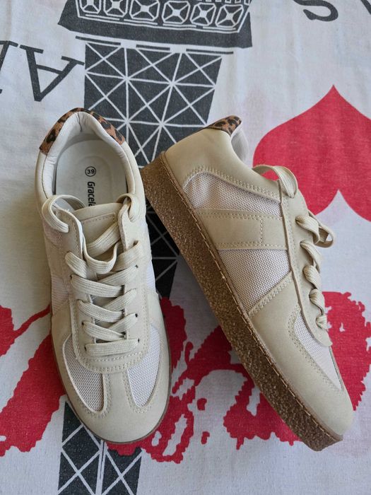 Дамски равни обувки