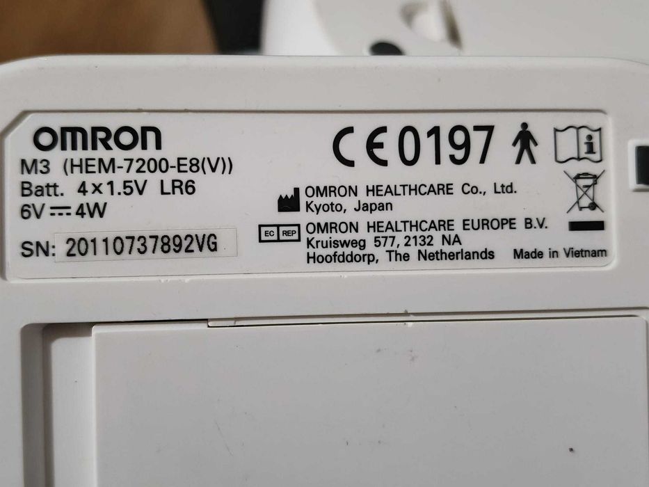 Lot 3 tensiometre OMRON, M6 Confort 2 bucati si M3 1 bucata