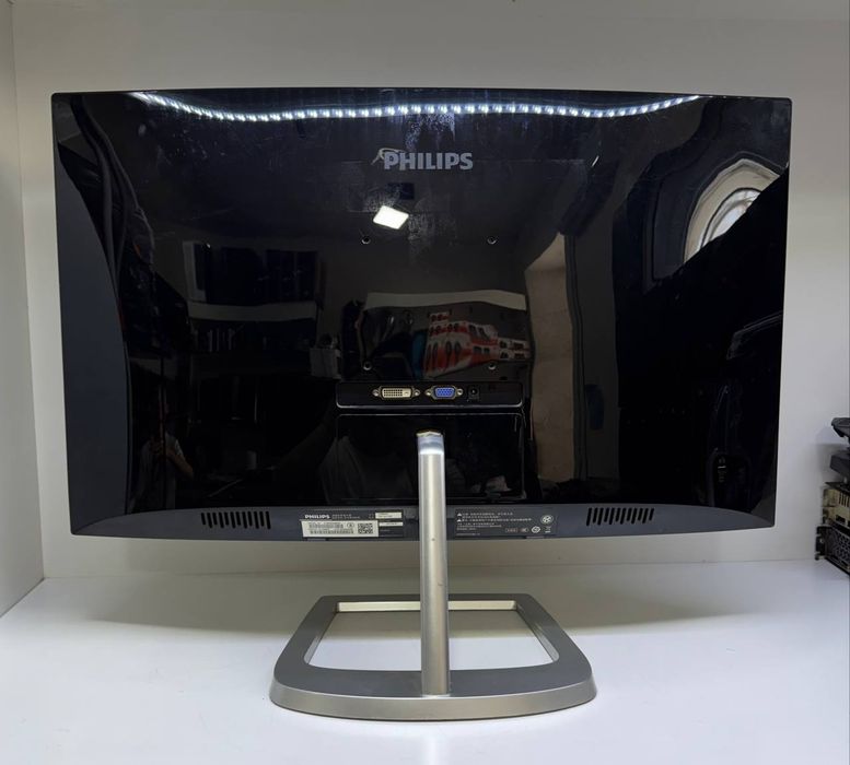 Philips 27’’ Curved VA 75hz