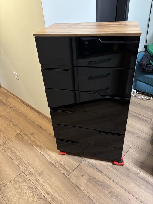 Комод с чекмеджета